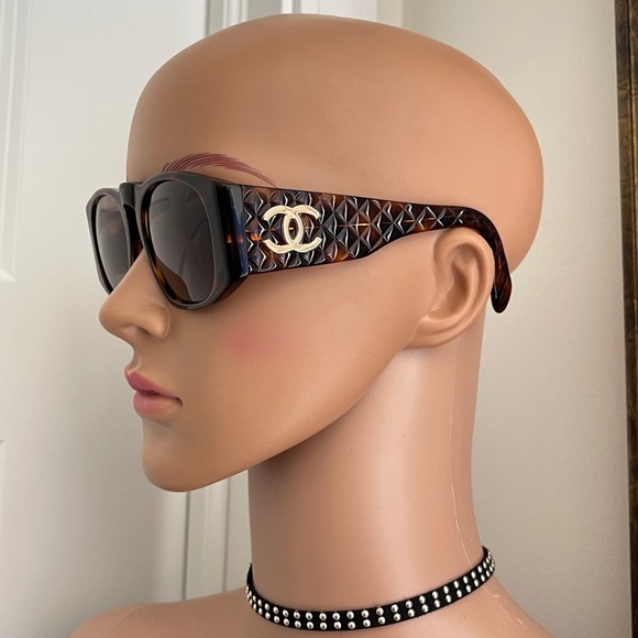 CHANEL iCONiC Tortoise Shell Brown Quilted CC Logo Sunglasses W/Case 💯AuThEnTiC - Picture 5 of 16